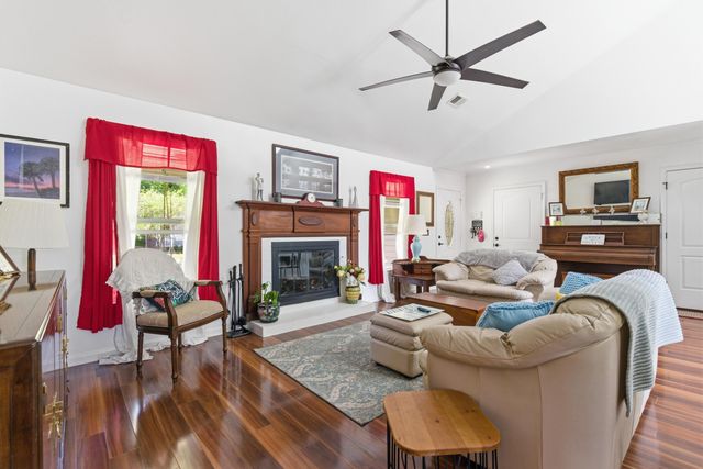91 Willow Oak Circle, North Charleston, SC 29418
