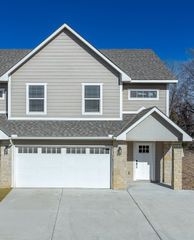 331 N 127th St E Bldg 8/107, Wichita, KS 67206