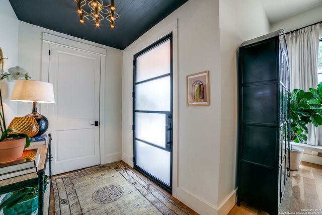215 Circle Street, San Antonio, TX 78209