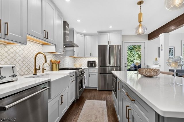 255 Smull Ave, North Caldwell Boro, NJ 07006