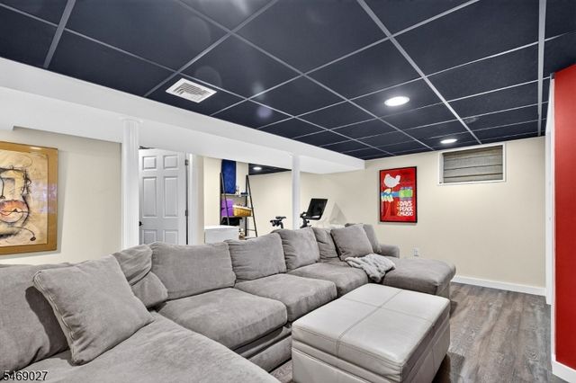 255 Smull Ave, North Caldwell Boro, NJ 07006