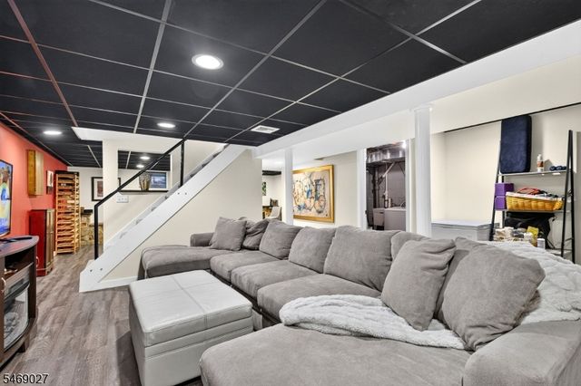 255 Smull Ave, North Caldwell Boro, NJ 07006