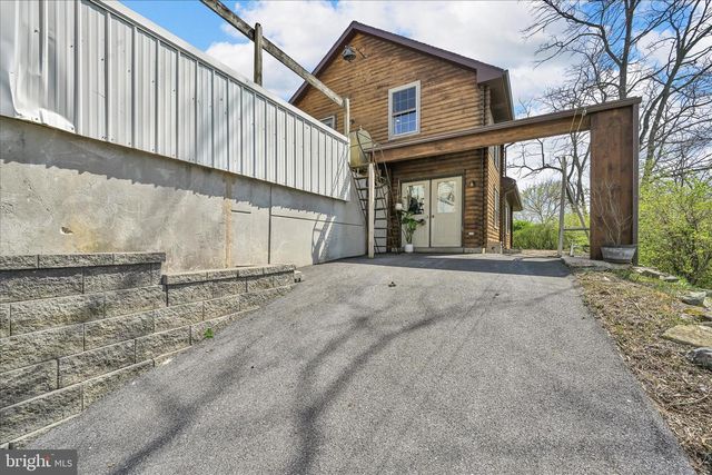 219 OLD MILL RD, Newmanstown, PA 17073