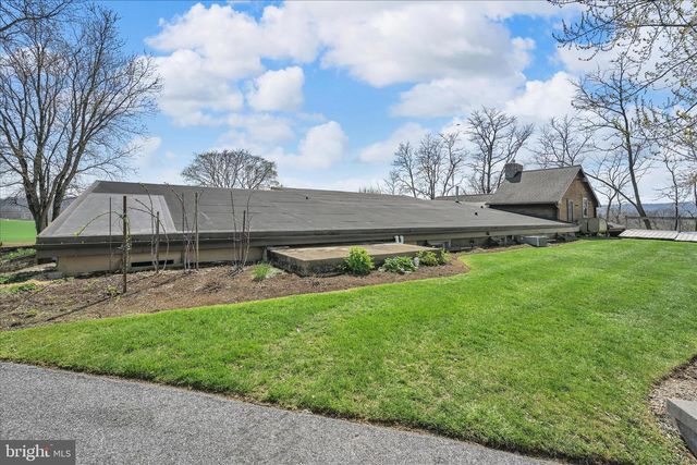 219 OLD MILL RD, Newmanstown, PA 17073