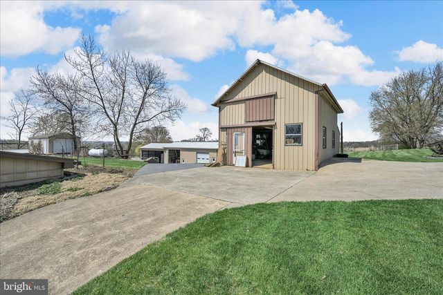 219 OLD MILL RD, Newmanstown, PA 17073