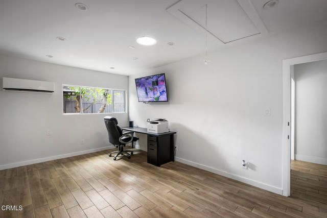 11211 Osborne Street, Sylmar (los Angeles), CA 91342