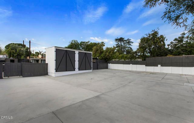 11211 Osborne Street, Sylmar (los Angeles), CA 91342