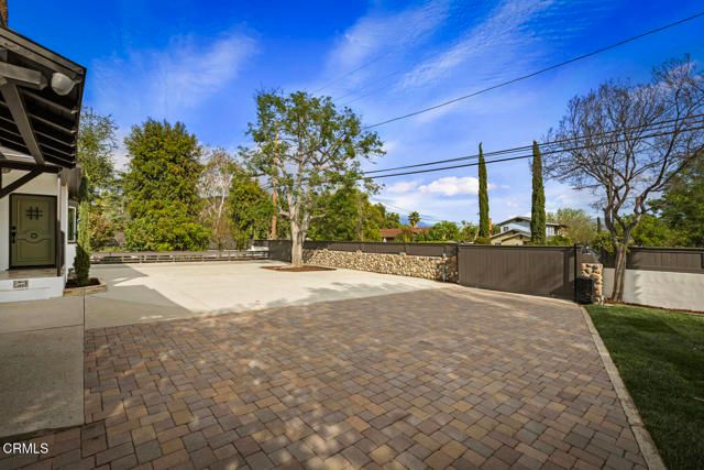 11211 Osborne Street, Sylmar (los Angeles), CA 91342