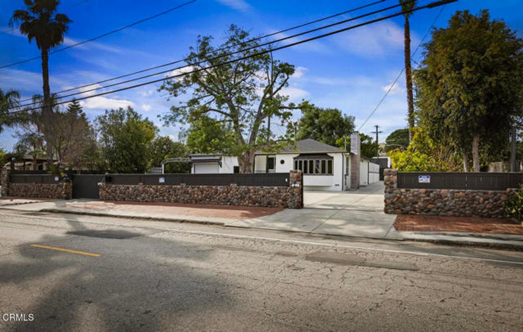 11211 Osborne Street, Sylmar (los Angeles), CA 91342