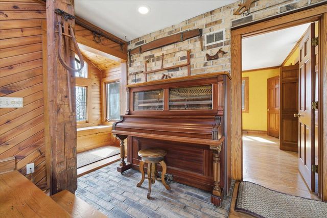 9561 Maple Tree ROAD, Kewaskum, WI 53040
