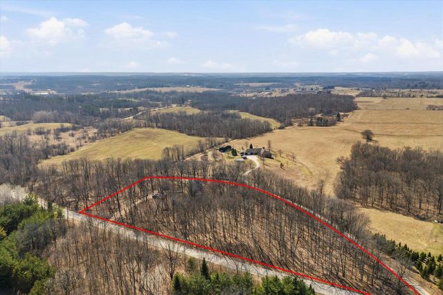 9561 Maple Tree ROAD, Kewaskum, WI 53040
