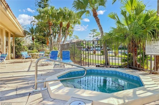 219 Fox Glen DR 1107, Naples, FL 34104