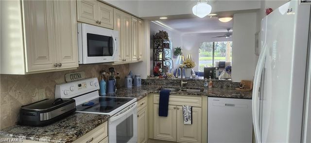 219 Fox Glen DR 1107, Naples, FL 34104