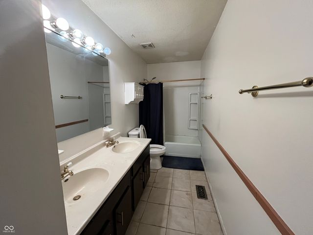 6022 Oakbrook Lane, Indianapolis, IN 46254