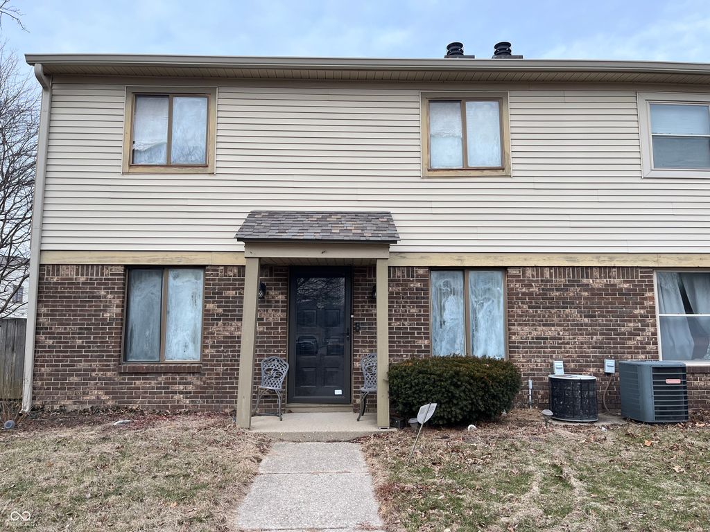 6022 Oakbrook Lane, Indianapolis, IN 46254