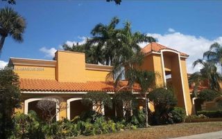 18111 NW 68th Ave F210, Hialeah, FL 33015