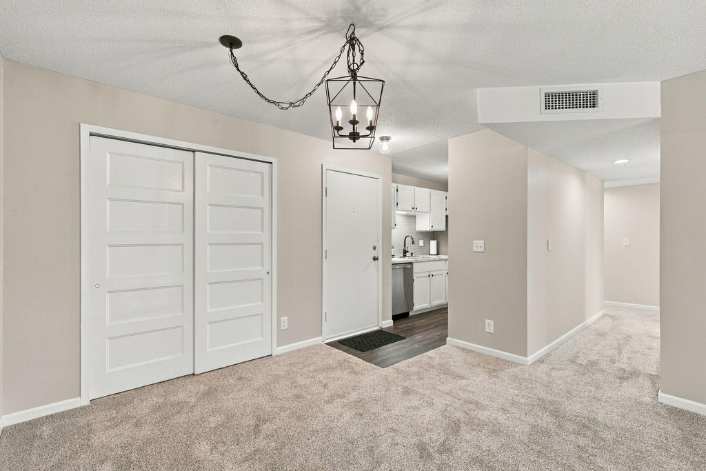 132 Demont Avenue E 238, Little Canada, MN 55117 — photo 2