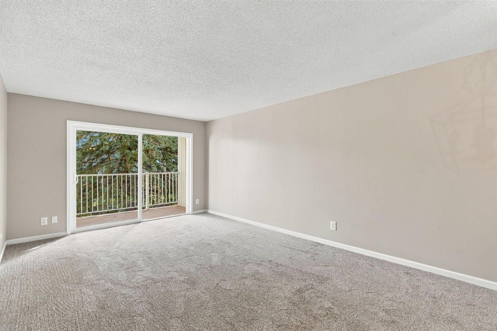 132 Demont Avenue E 238, Little Canada, MN 55117 — photo 3
