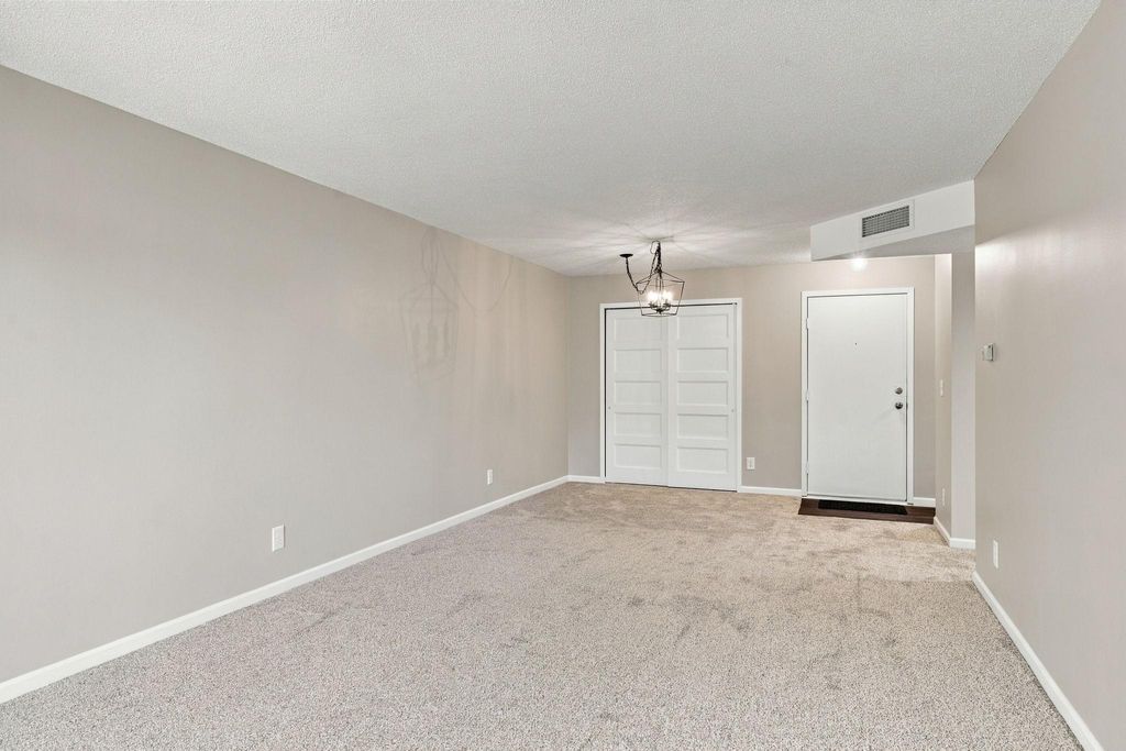 132 Demont Avenue E 238, Little Canada, MN 55117 — photo 4