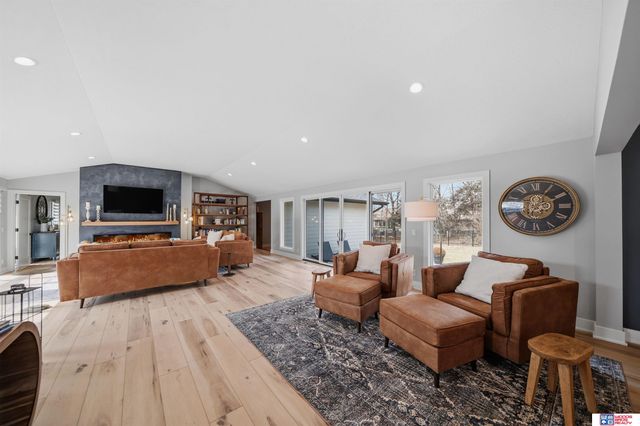 8040 Northshore Drive, Lincoln, NE 68516