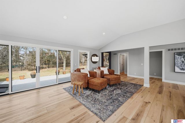 8040 Northshore Drive, Lincoln, NE 68516