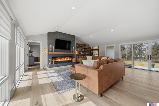 8040 Northshore Drive, Lincoln, NE 68516