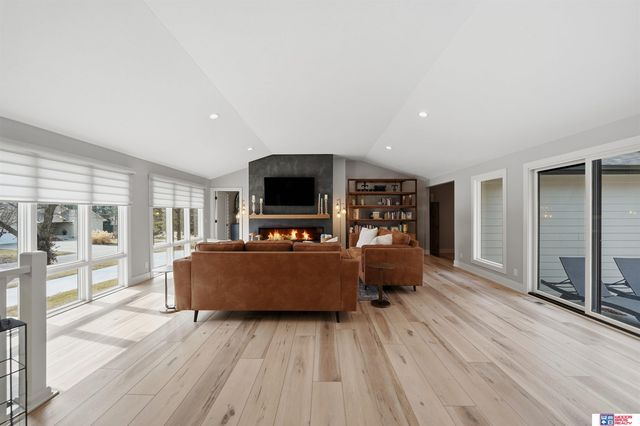 8040 Northshore Drive, Lincoln, NE 68516