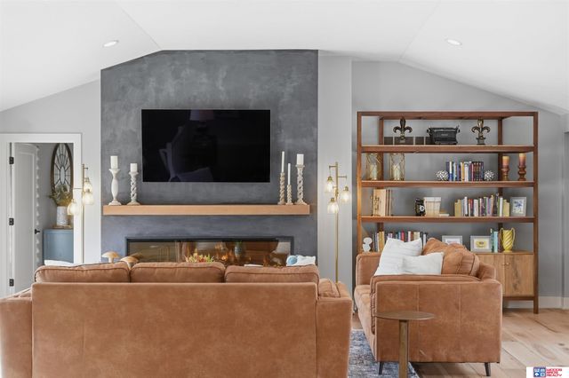 8040 Northshore Drive, Lincoln, NE 68516