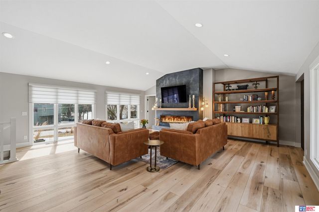 8040 Northshore Drive, Lincoln, NE 68516