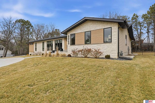 8040 Northshore Drive, Lincoln, NE 68516