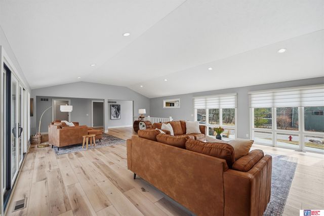 8040 Northshore Drive, Lincoln, NE 68516