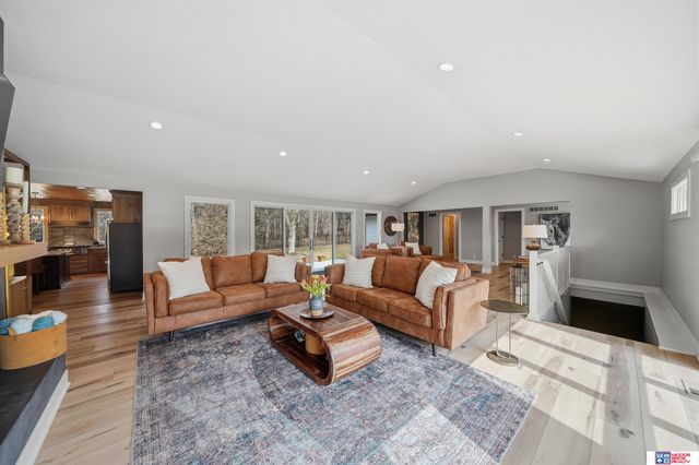 8040 Northshore Drive, Lincoln, NE 68516