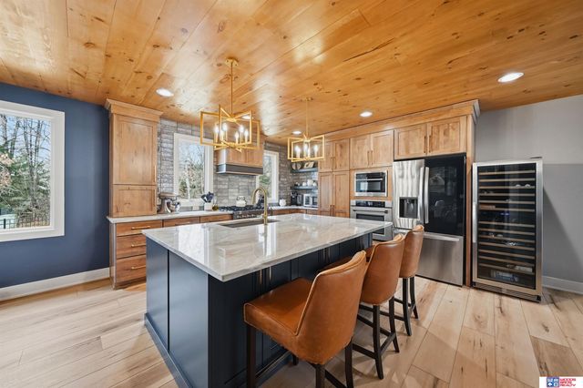 8040 Northshore Drive, Lincoln, NE 68516