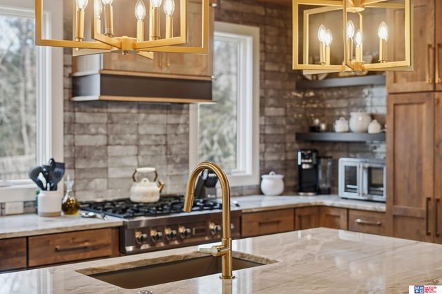 8040 Northshore Drive, Lincoln, NE 68516