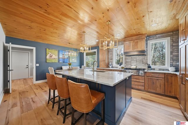 8040 Northshore Drive, Lincoln, NE 68516