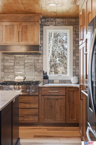 8040 Northshore Drive, Lincoln, NE 68516