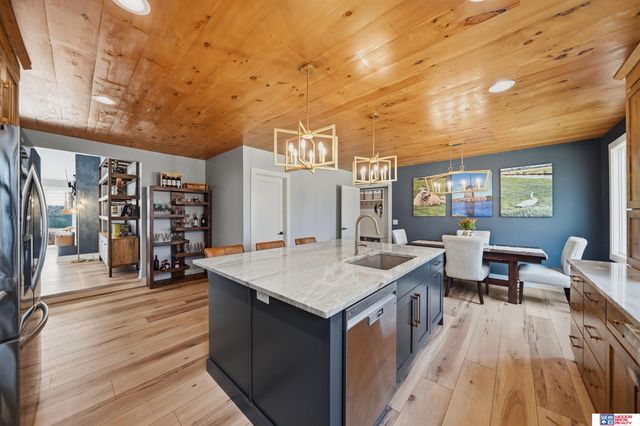 8040 Northshore Drive, Lincoln, NE 68516