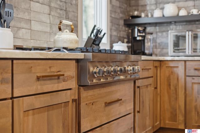 8040 Northshore Drive, Lincoln, NE 68516