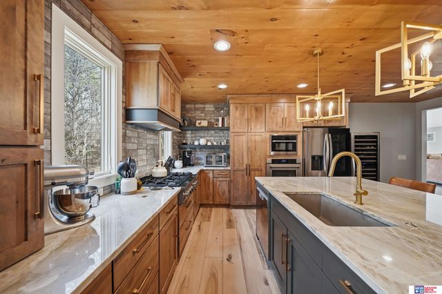 8040 Northshore Drive, Lincoln, NE 68516