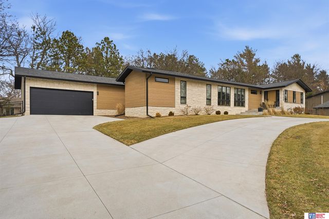 8040 Northshore Drive, Lincoln, NE 68516
