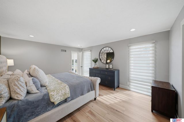 8040 Northshore Drive, Lincoln, NE 68516