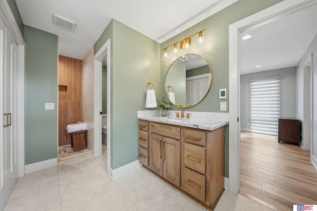 8040 Northshore Drive, Lincoln, NE 68516