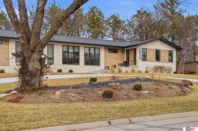 8040 Northshore Drive, Lincoln, NE 68516