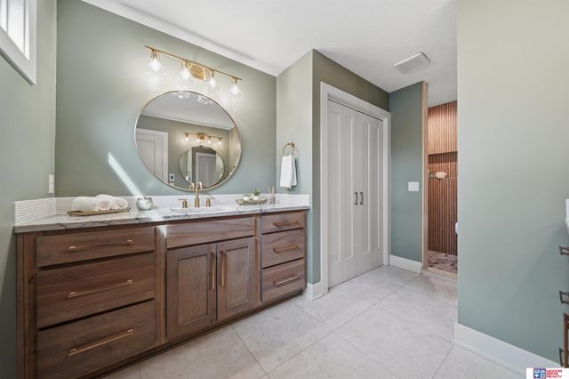 8040 Northshore Drive, Lincoln, NE 68516