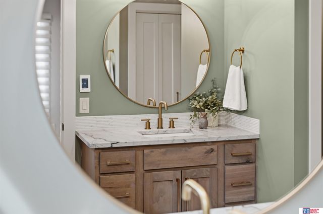 8040 Northshore Drive, Lincoln, NE 68516