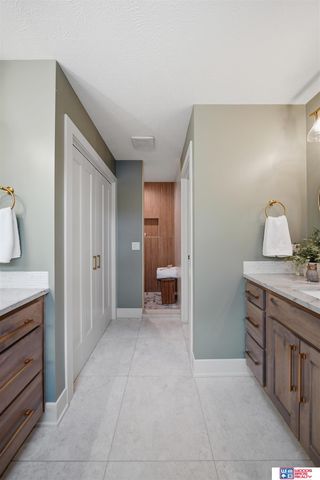 8040 Northshore Drive, Lincoln, NE 68516