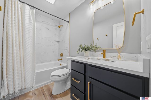 8040 Northshore Drive, Lincoln, NE 68516