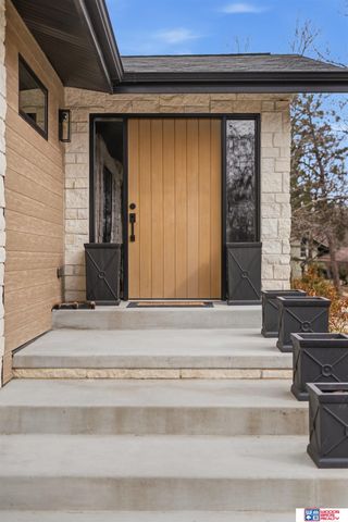 8040 Northshore Drive, Lincoln, NE 68516