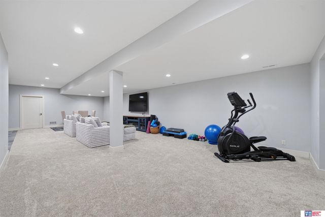 8040 Northshore Drive, Lincoln, NE 68516