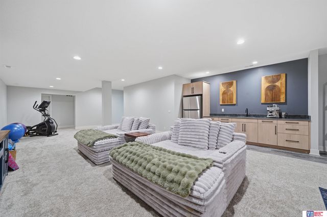 8040 Northshore Drive, Lincoln, NE 68516